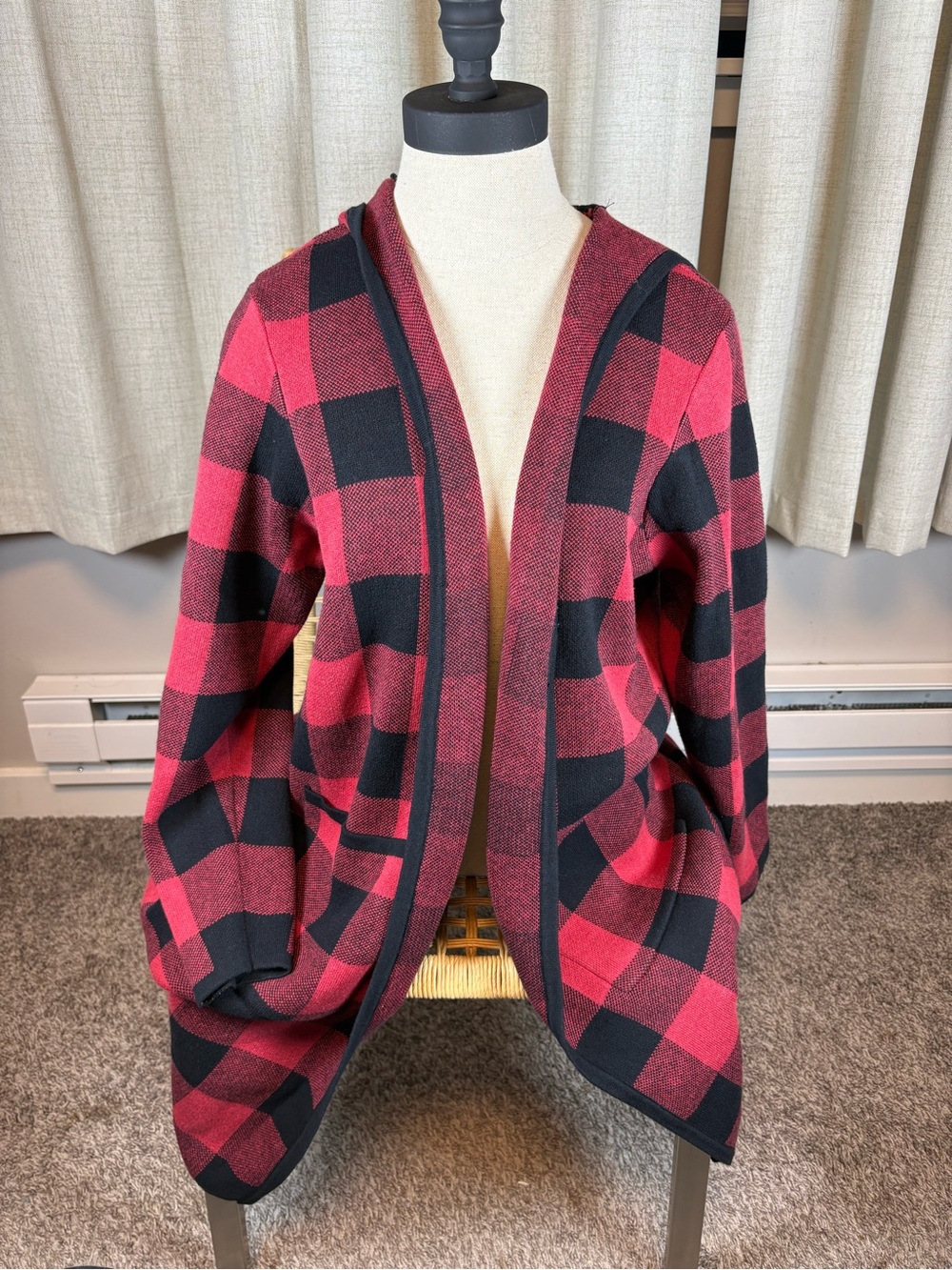 Women's Open-Front Hooded Plaid Cardigan Sweater - Red/Black